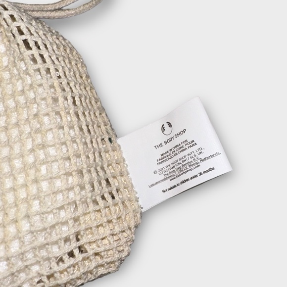 The Body Shop NWOB Reusable Makeup Remover Pads, 7 Day Set with Laundry Bag - Picture 3 of 6